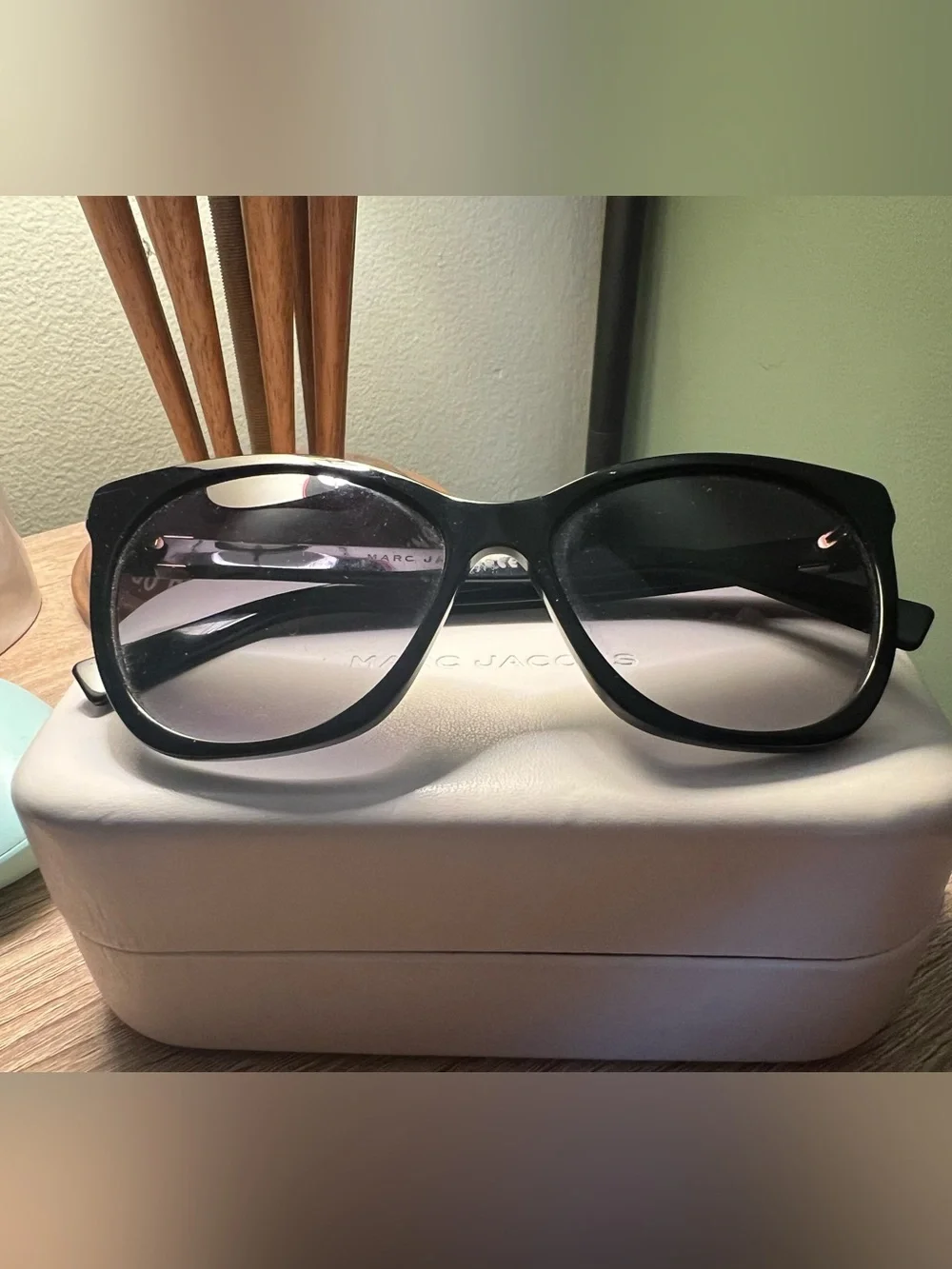 Marc Jacobs Black Cat-Eye Women's Sunglasses with Gray Lenses with case